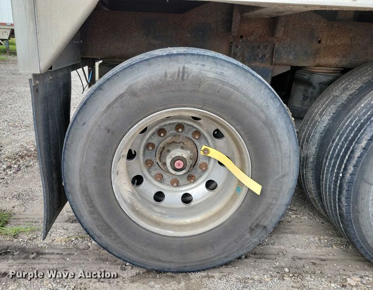 image for item DX7437 2012 Wilson Pacesetter grain trailer