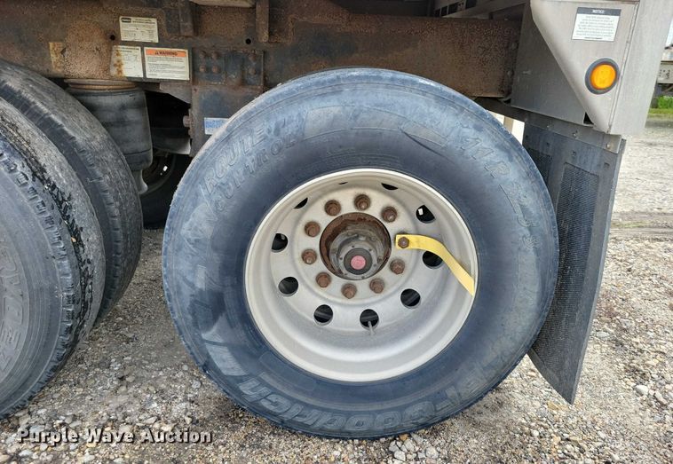 image for item DX7437 2012 Wilson Pacesetter grain trailer