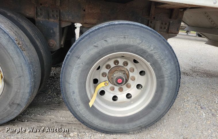 image for item DX7437 2012 Wilson Pacesetter grain trailer