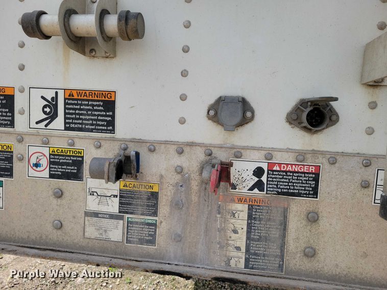 image for item DX7438 2014 Wilson Pacesetter grain trailer