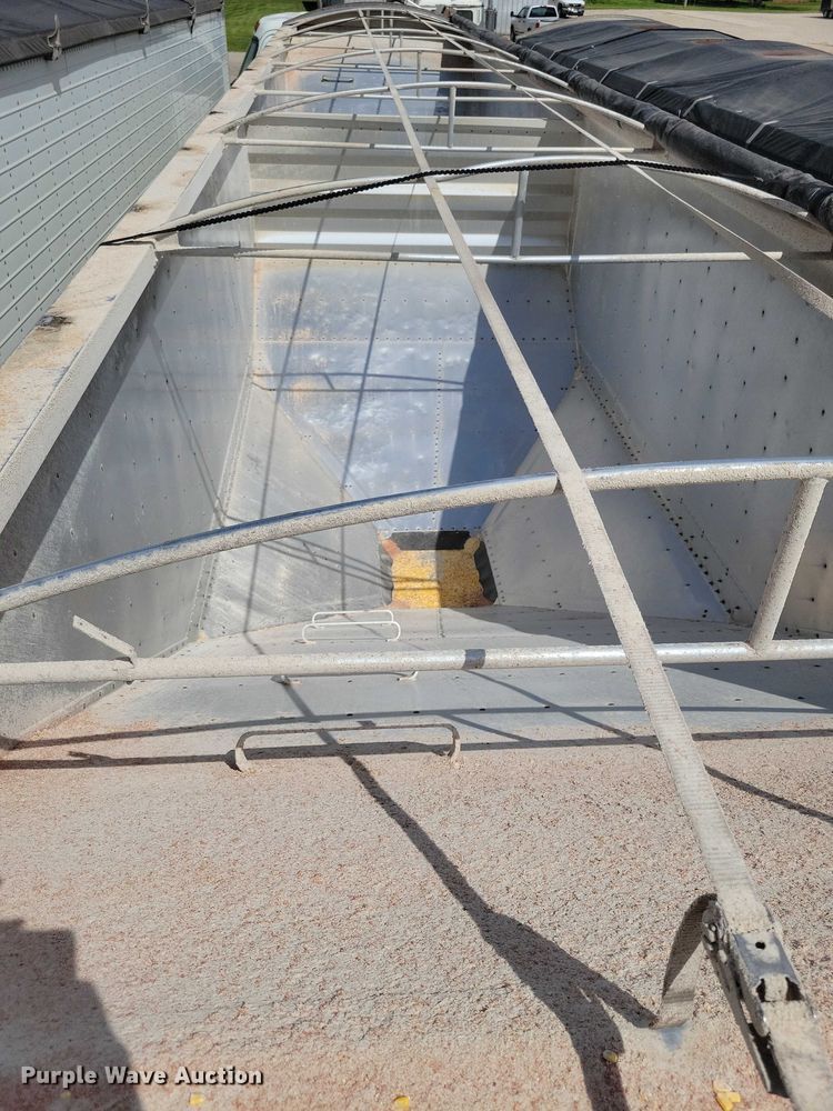 image for item DX7438 2014 Wilson Pacesetter grain trailer