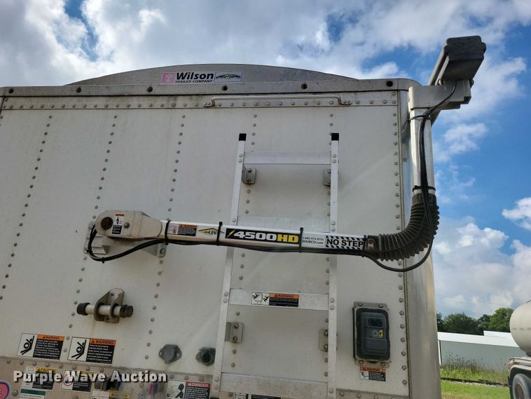 image for item DX7438 2014 Wilson Pacesetter grain trailer