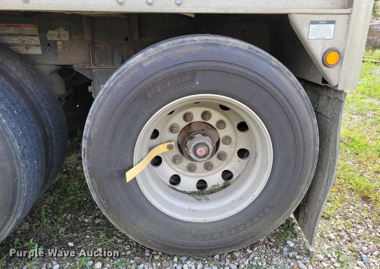 image for item DX7438 2014 Wilson Pacesetter grain trailer