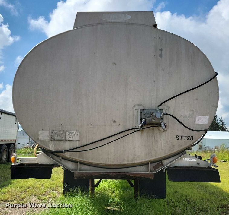 image for item DX7439 1975 Butler tank trailer