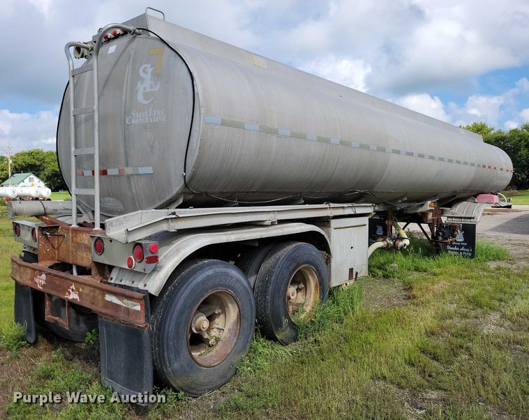 image for item DX7439 1975 Butler tank trailer