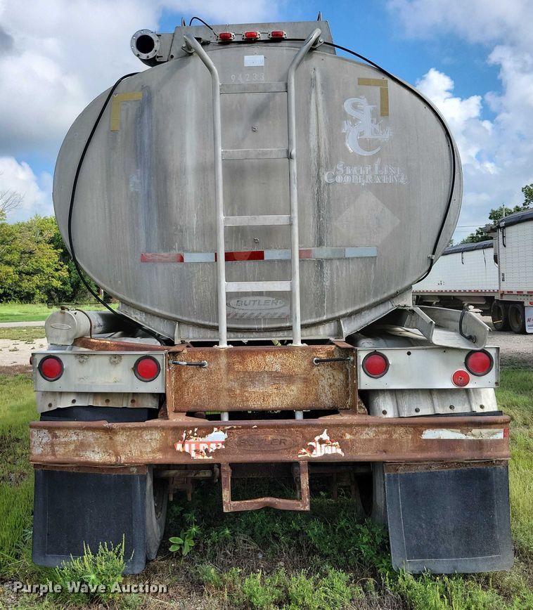 image for item DX7439 1975 Butler tank trailer