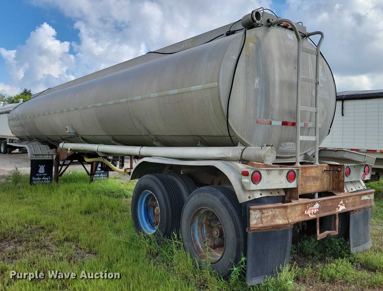 image for item DX7439 1975 Butler tank trailer