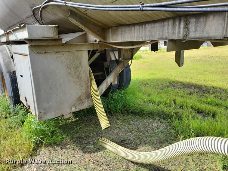 image for item DX7439 1975 Butler tank trailer