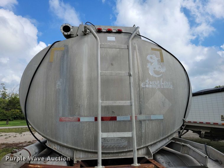 image for item DX7439 1975 Butler tank trailer