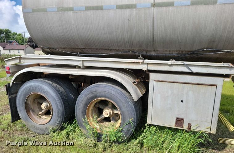 image for item DX7439 1975 Butler tank trailer
