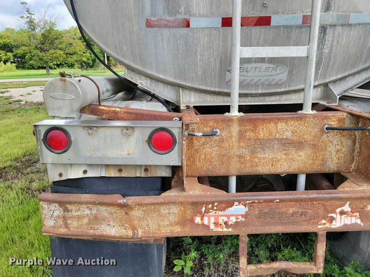 image for item DX7439 1975 Butler tank trailer