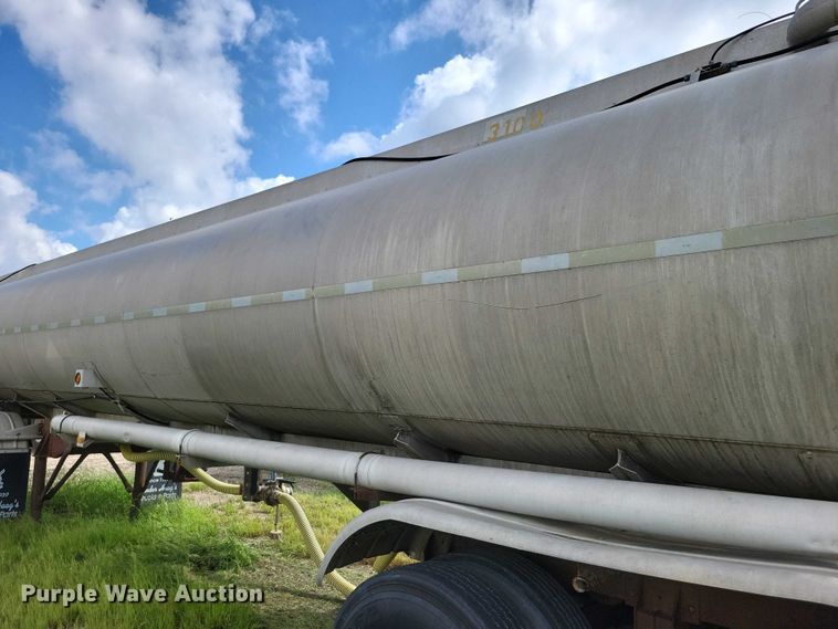 image for item DX7439 1975 Butler tank trailer