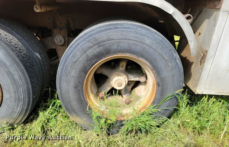 image for item DX7439 1975 Butler tank trailer