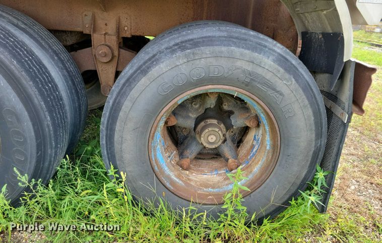 image for item DX7439 1975 Butler tank trailer