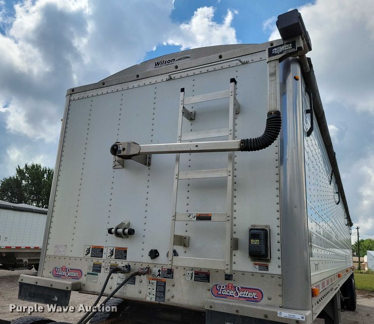 image for item DX7440 2014 Wilson Pacesetter grain trailer
