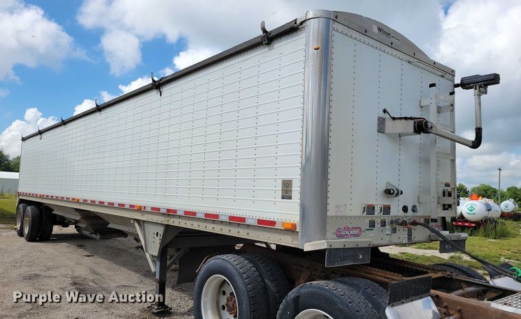 image for item DX7440 2014 Wilson Pacesetter grain trailer