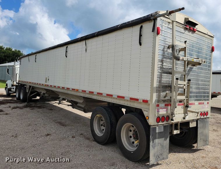 image for item DX7440 2014 Wilson Pacesetter grain trailer