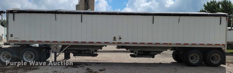 image for item DX7440 2014 Wilson Pacesetter grain trailer
