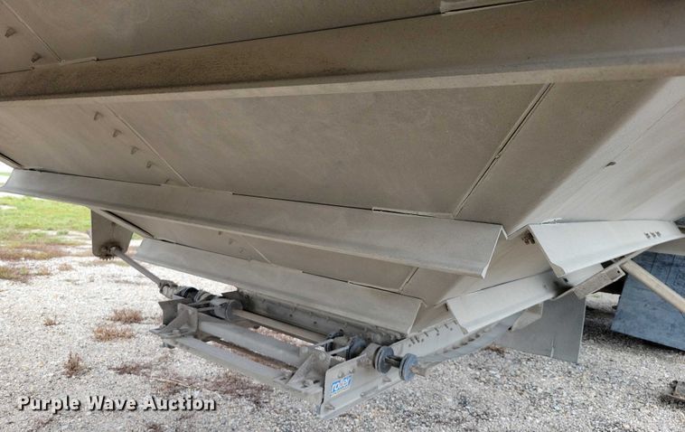 image for item DX7440 2014 Wilson Pacesetter grain trailer