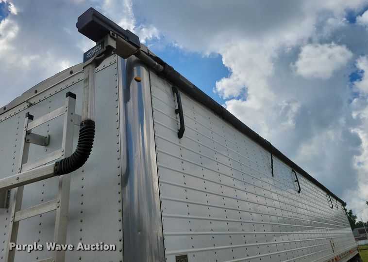 image for item DX7440 2014 Wilson Pacesetter grain trailer