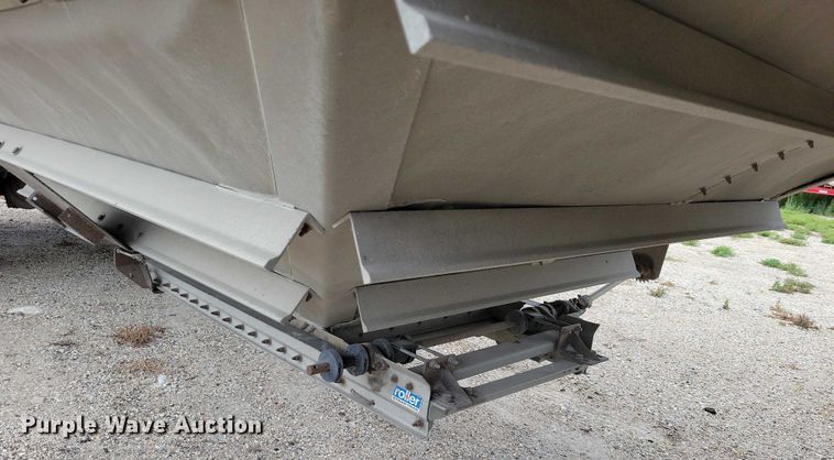 image for item DX7440 2014 Wilson Pacesetter grain trailer
