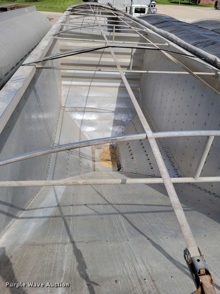 image for item DX7440 2014 Wilson Pacesetter grain trailer