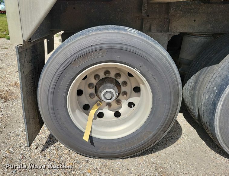 image for item DX7440 2014 Wilson Pacesetter grain trailer