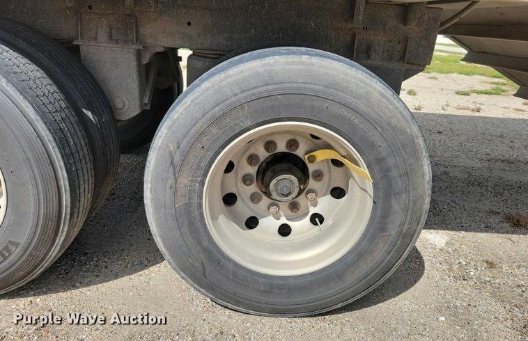 image for item DX7440 2014 Wilson Pacesetter grain trailer