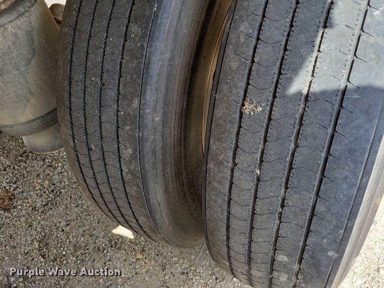 image for item DX7440 2014 Wilson Pacesetter grain trailer