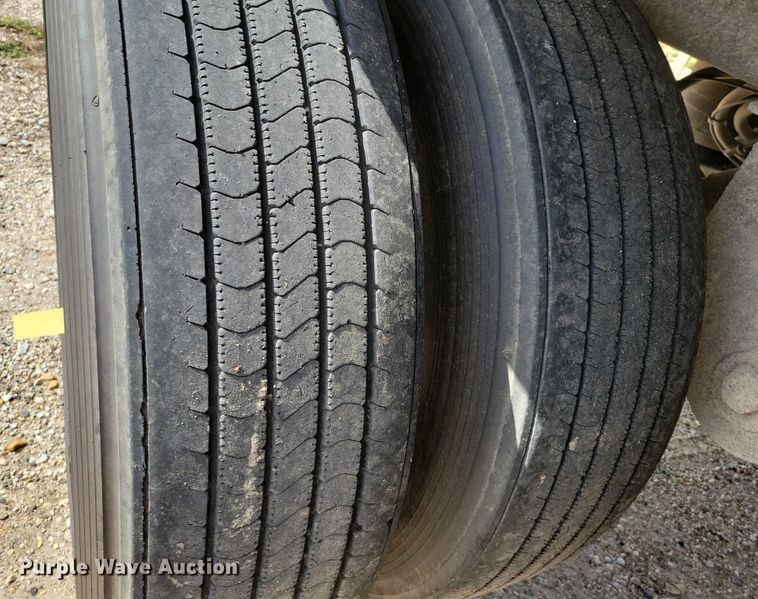 image for item DX7440 2014 Wilson Pacesetter grain trailer