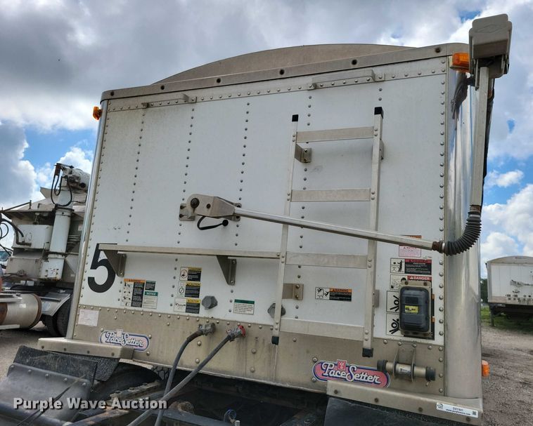image for item DX7441 2007 Wilson Pacesetter grain trailer