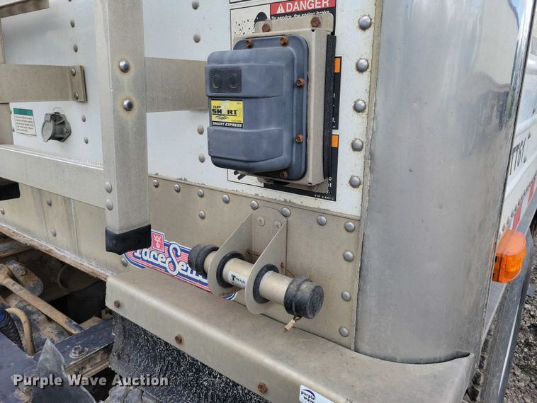 image for item DX7441 2007 Wilson Pacesetter grain trailer