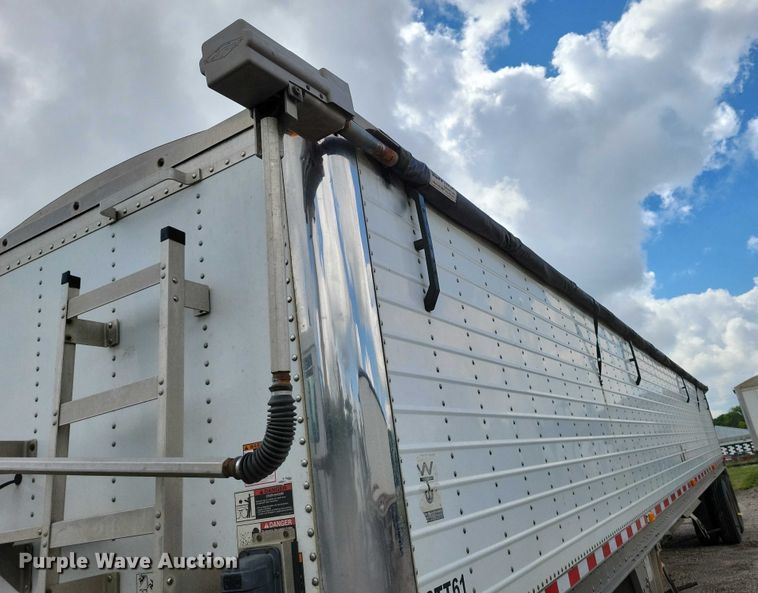 image for item DX7441 2007 Wilson Pacesetter grain trailer