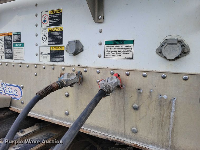 image for item DX7441 2007 Wilson Pacesetter grain trailer