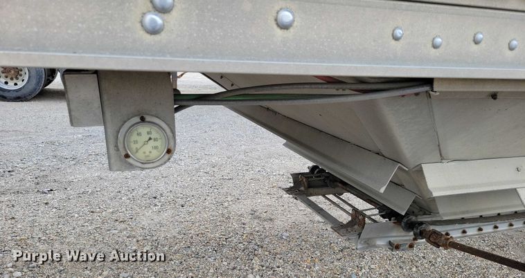 image for item DX7441 2007 Wilson Pacesetter grain trailer