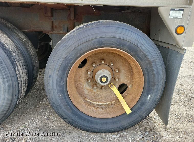 image for item DX7441 2007 Wilson Pacesetter grain trailer