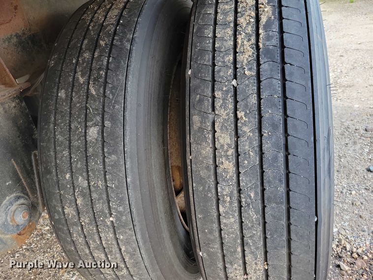 image for item DX7441 2007 Wilson Pacesetter grain trailer