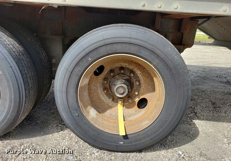 image for item DX7441 2007 Wilson Pacesetter grain trailer