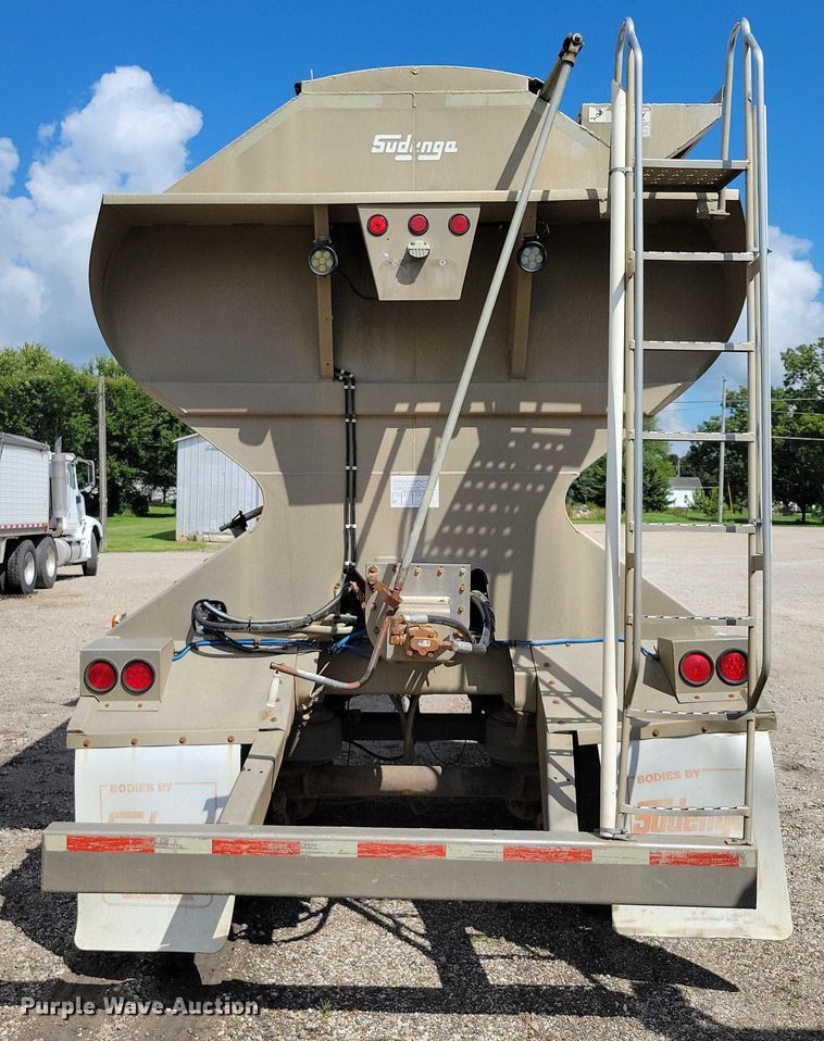 image for item DX7443 2008 Sudenga fertilizer delivery trailer