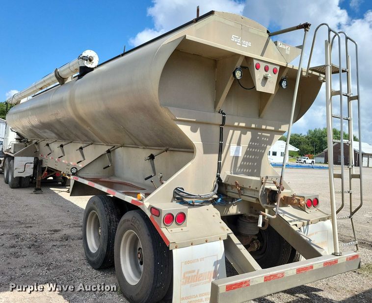 image for item DX7443 2008 Sudenga fertilizer delivery trailer