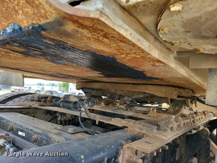 image for item DX7443 2008 Sudenga fertilizer delivery trailer