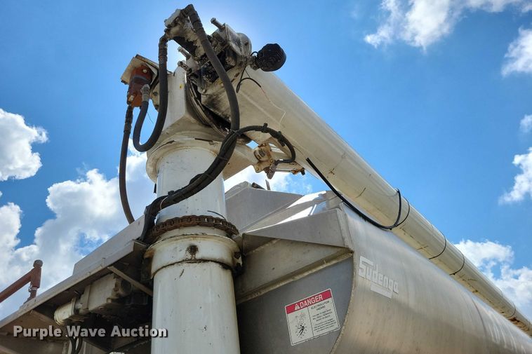 image for item DX7443 2008 Sudenga fertilizer delivery trailer