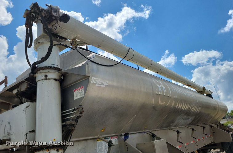 image for item DX7443 2008 Sudenga fertilizer delivery trailer