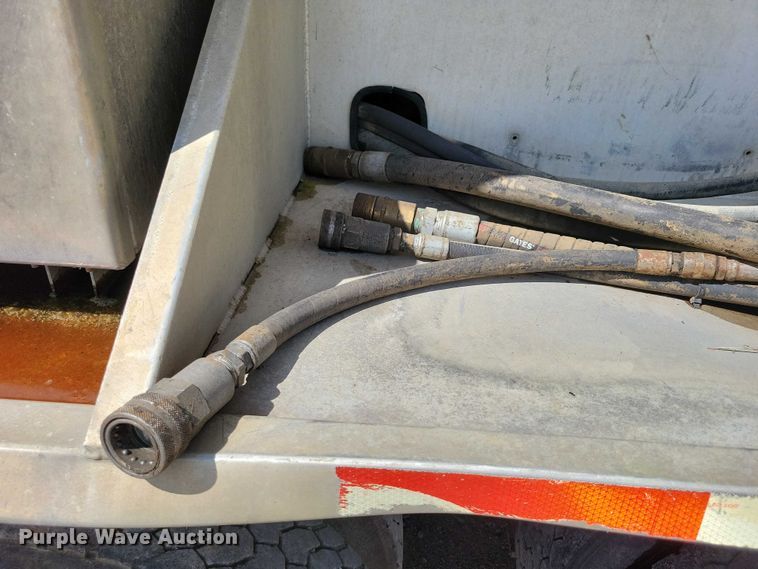 image for item DX7443 2008 Sudenga fertilizer delivery trailer