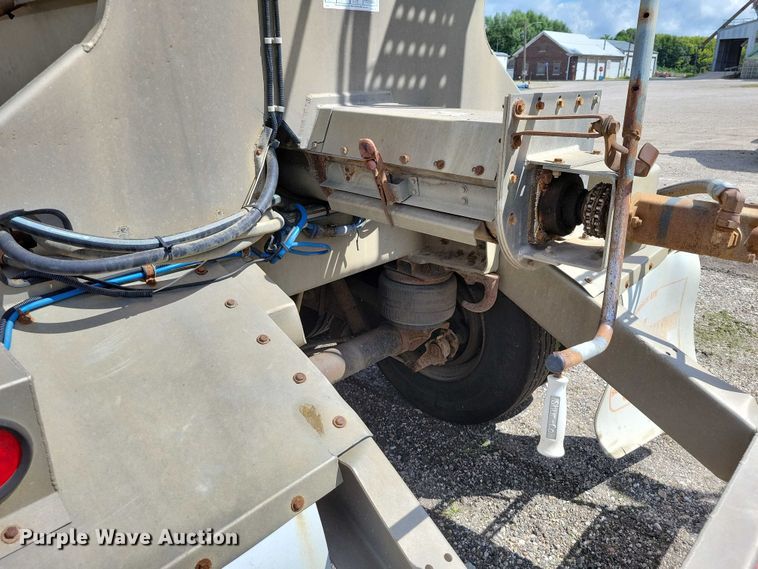 image for item DX7443 2008 Sudenga fertilizer delivery trailer