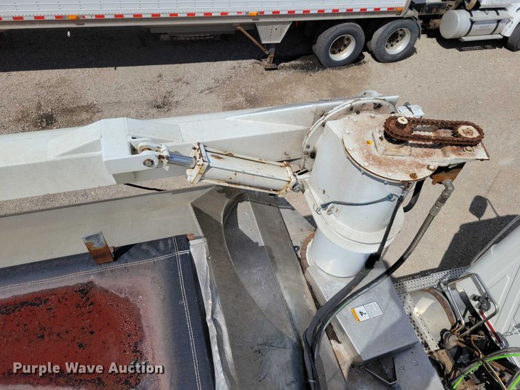 image for item DX7443 2008 Sudenga fertilizer delivery trailer