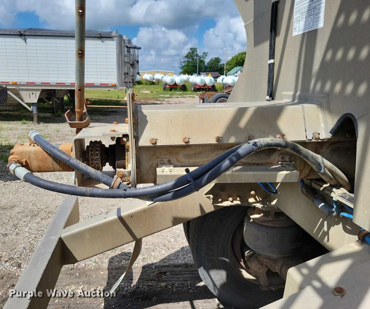 image for item DX7443 2008 Sudenga fertilizer delivery trailer
