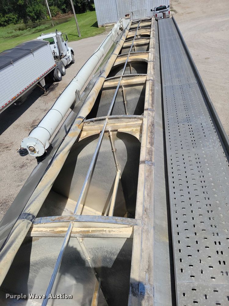 image for item DX7443 2008 Sudenga fertilizer delivery trailer