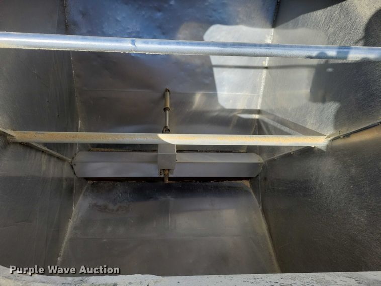 image for item DX7443 2008 Sudenga fertilizer delivery trailer