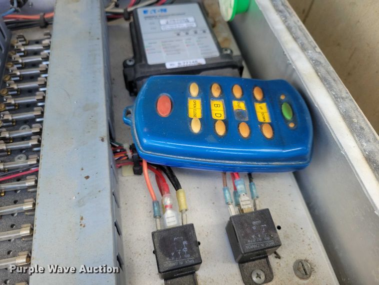 image for item DX7443 2008 Sudenga fertilizer delivery trailer